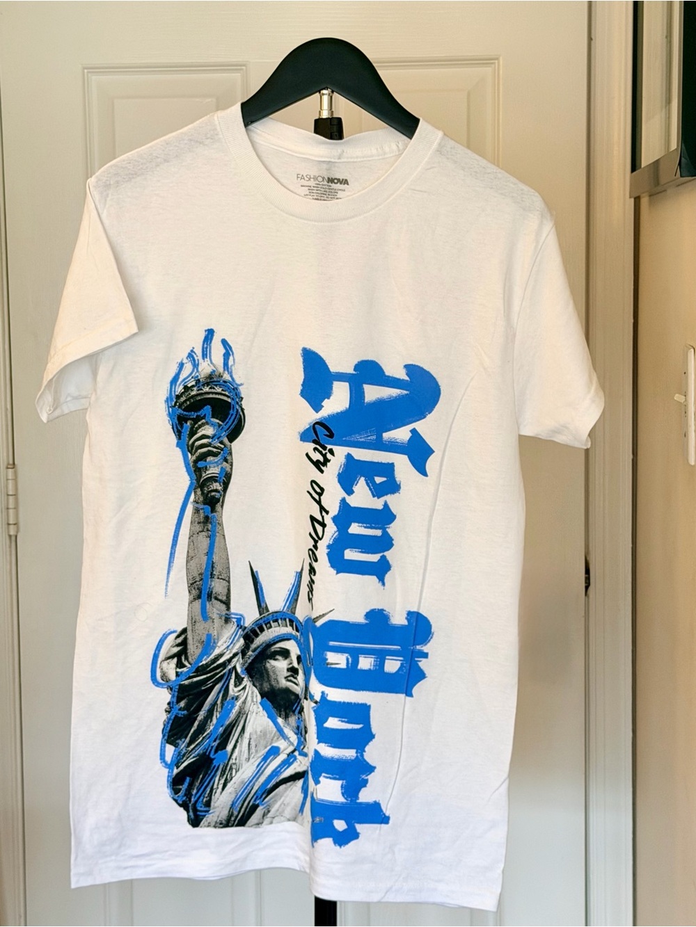 NWOT Fashion Nova New York City of Dreams Statue of Liberty Graphic Tee XS